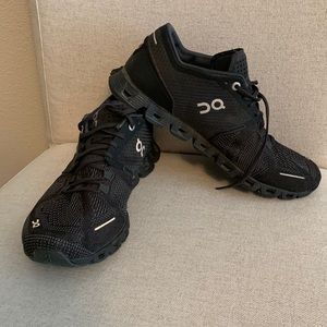 ON Running On Cloud tennis shoes. Fabulous condition!